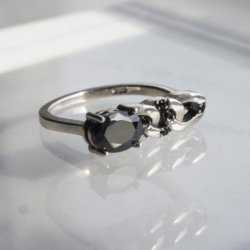 oval black stone - chain ring