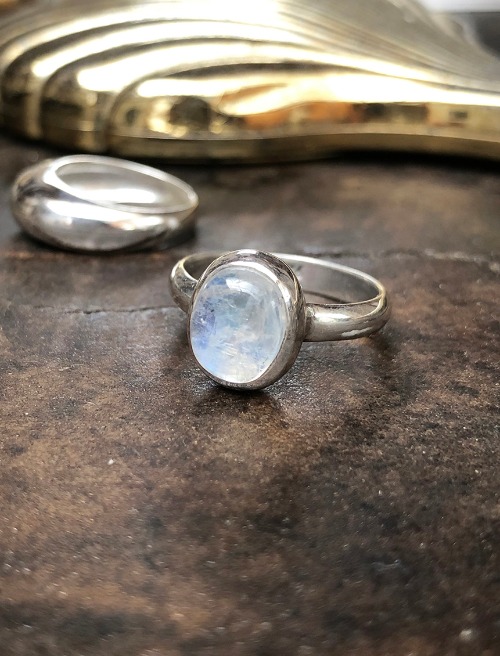 품절 / 오벌 문스톤 반지 oval moonstone ring