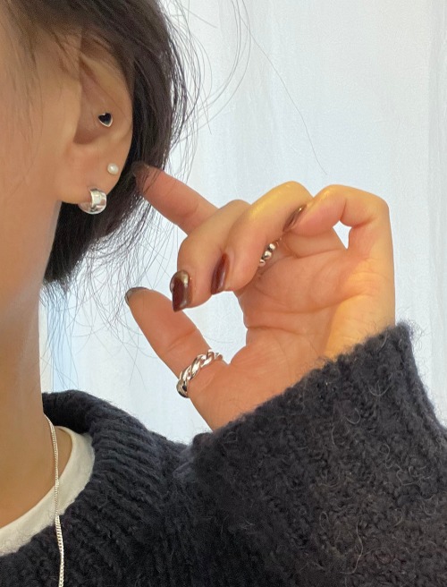 미니 6 mm 링 귀걸이 mini 6 mm hoop earring