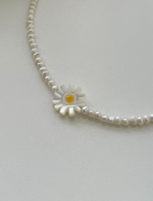 데이지 담수진주 목걸이 daisy fresh-water pearl necklace