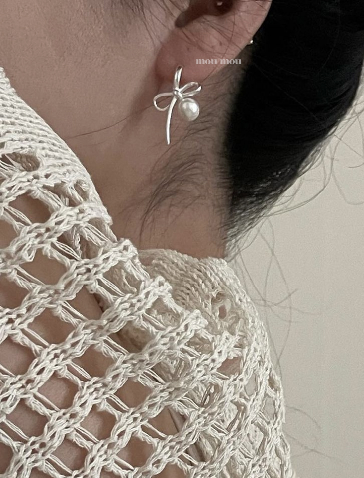리본 진주 &amp; 오닉스 귀걸이 ribbon pearl &amp; onyx earring