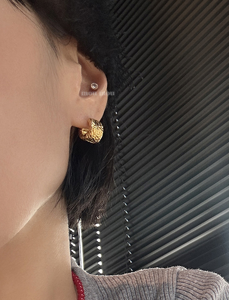 9 mm 텍스처 링 귀걸이 9 mm texture hoop earring