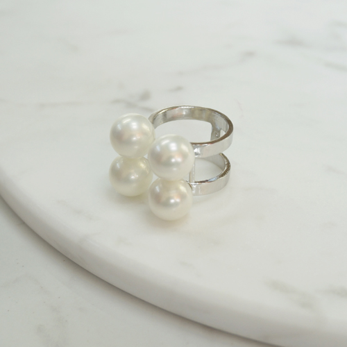 sold out / bold PEARLS ring