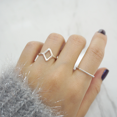 silver _ diamond shaped ring