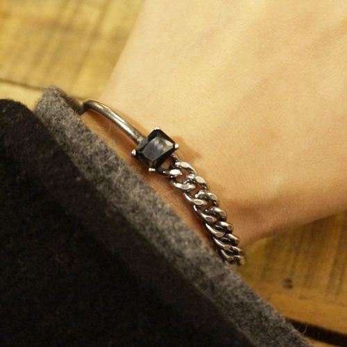 sold out / half chain black bracelet