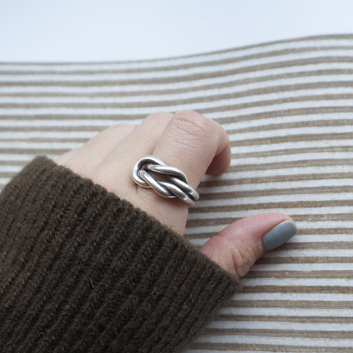 silver _ double knot ring 2