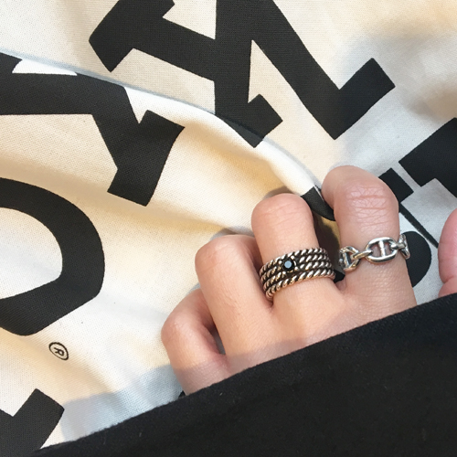sold out / 4 row rope - black stone ring