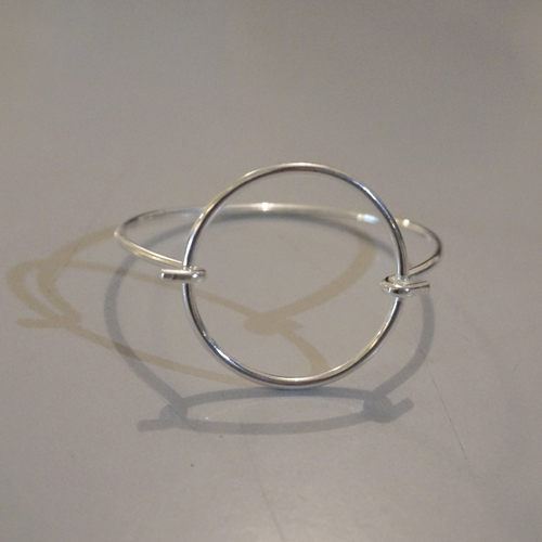 silver _ circle clasp bracelet 