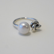 sold out / pearl and knot cuff ring