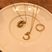 작은 알파벳 목걸이 small alphabet necklace