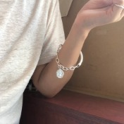 엘리자베스 코인 뱅글 팔찌 elizabeth coin cuff bracelet
