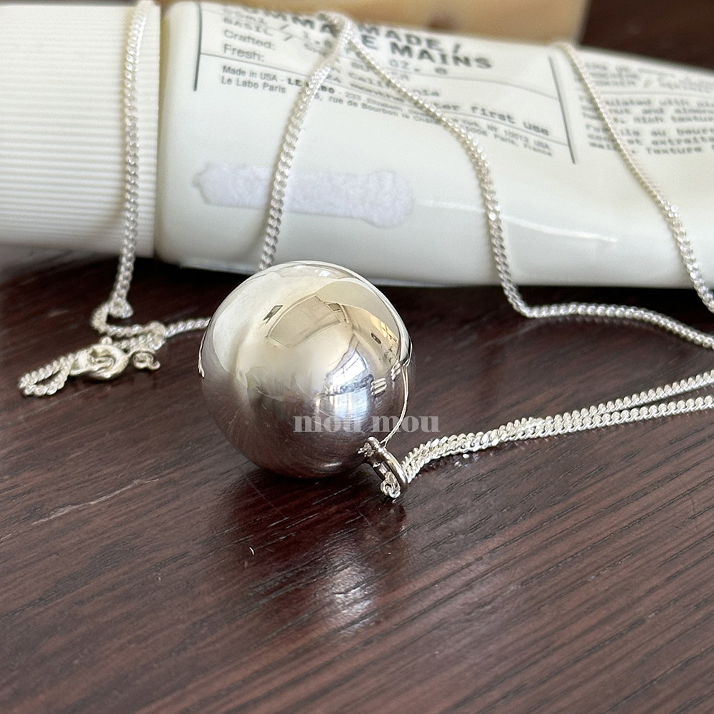 심플 20 mm 볼 목걸이 simple 20 mm ball necklace