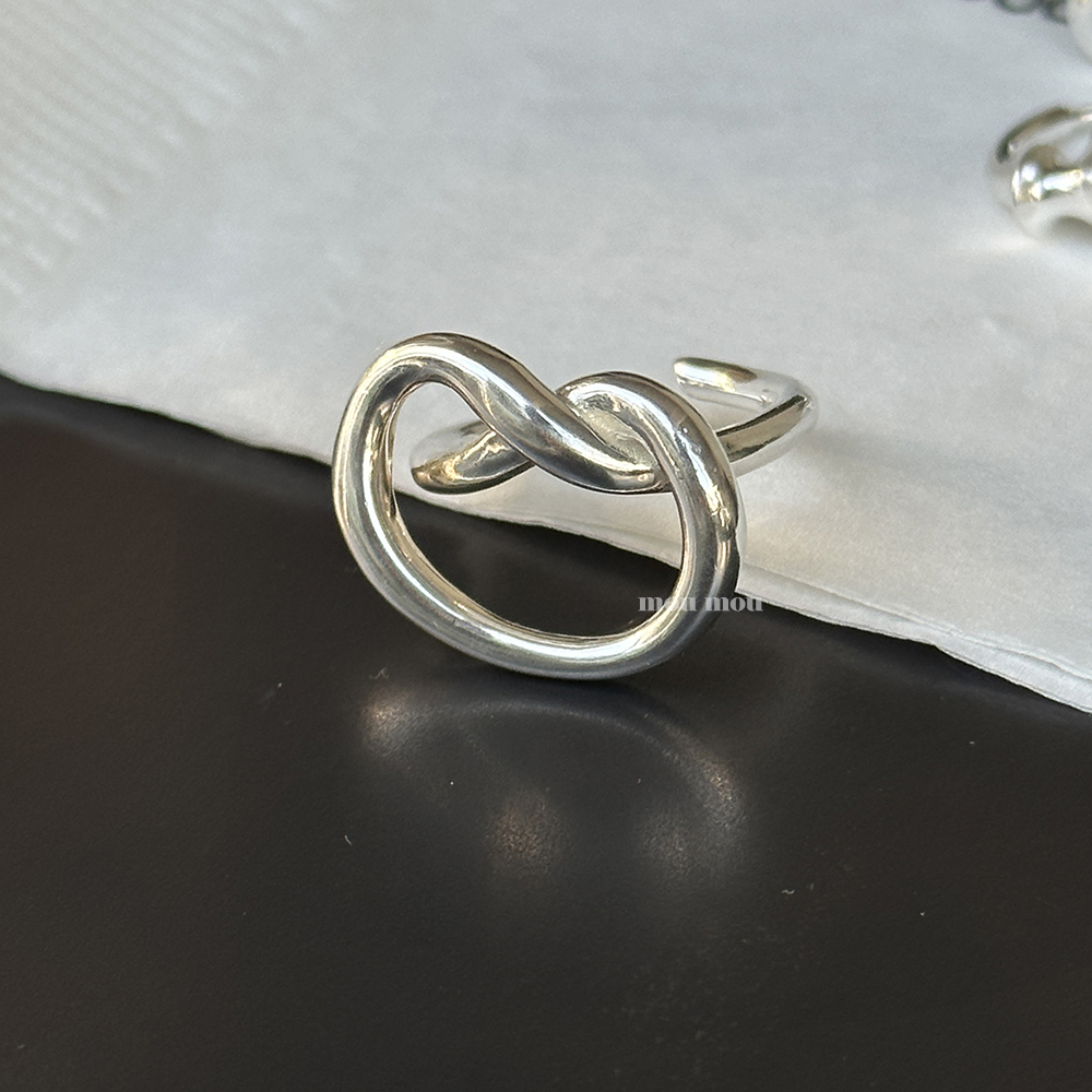 프레즐 매듭 오픈 링 pretzel knot open ring