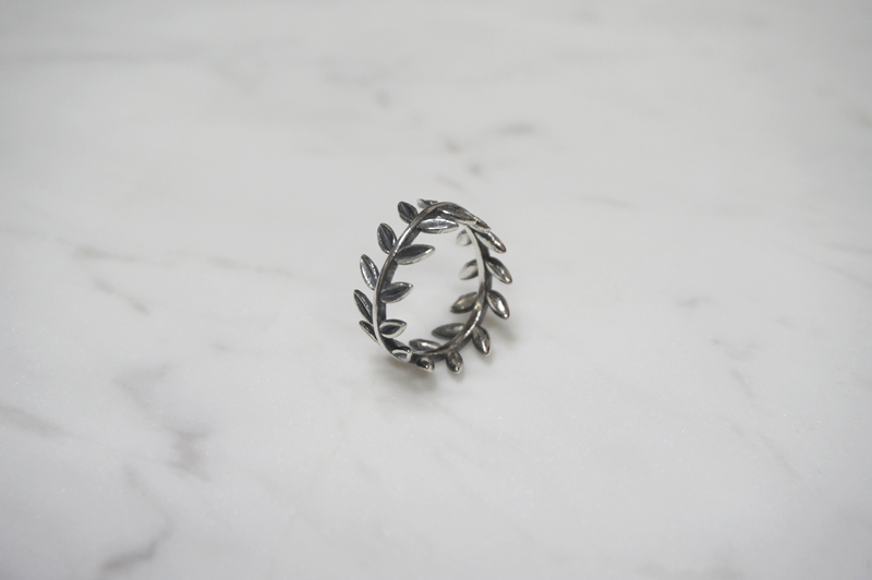 silver _ laurel ring